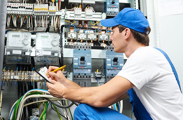 Perks and Procedure to Becoming an Electrician